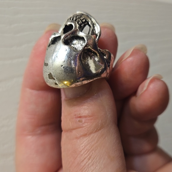 Vintage Silvertone Skull Ring - Picture 4 of 6
